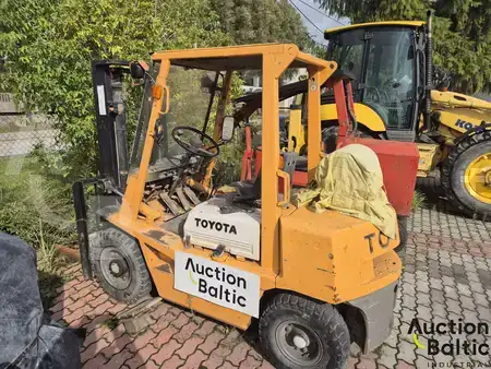 Chariots élévateurs à essence 1990  Toyota 4FGL25 (2)