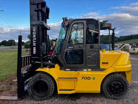 Diesel Forklifts 2017  Hyundai 70D-9 (2)