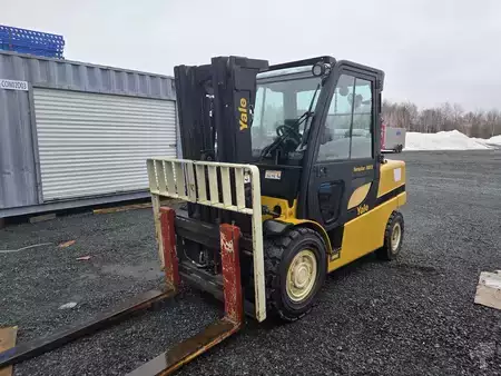 Propane Forklifts 2013  Yale GLP100VX (1)