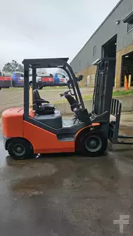 Diesel Forklifts 2017  HEL CPCD25 (5)
