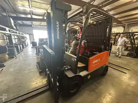 Montacargas Eléctrico (4 ruedas) 2023  Doosan B25X-7 (31)