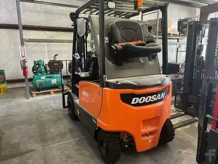 Montacargas Eléctrico (4 ruedas) 2023  Doosan B25X-7 (34)