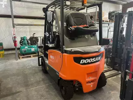 Montacargas Eléctrico (4 ruedas) 2023  Doosan B25X-7 (4)