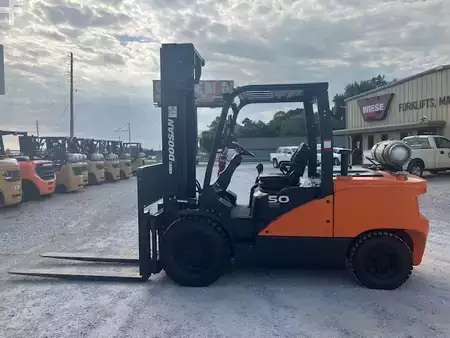 Propane Forklifts 2024  Doosan G50C-7 (2)