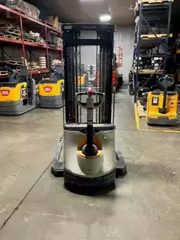 Apilador eléctrico 2016  Crown SX3000-40 (4)