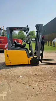 Montacargas diésel 2016  Jungheinrich EFG220 (8)