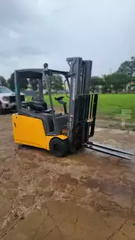 Montacargas diésel 2016  Jungheinrich EFG220 (2)