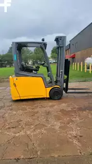 Montacargas diésel 2016  Jungheinrich EFG220 (1)