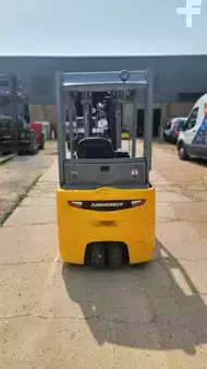 Montacargas Eléctrico (3 ruedas) 2016  Jungheinrich EFG220 (6)