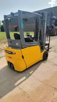 Montacargas Eléctrico (3 ruedas) 2016  Jungheinrich EFG220 (7)