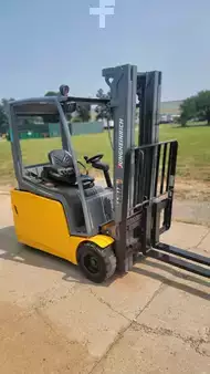 Montacargas Eléctrico (3 ruedas) 2016  Jungheinrich EFG220 (9)