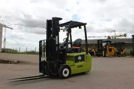 Eléctrica de 4 ruedas 2024  Clark GTX16 (2)