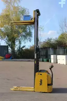 Stoccatori uomo a piedi 2011  Yale MS14AC (3)