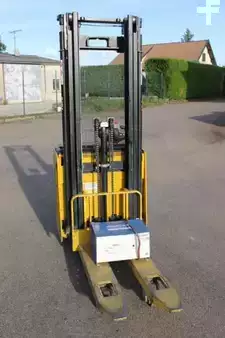 Stoccatori uomo a piedi 2011  Yale MS14AC (4)