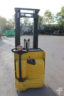 Stoccatori uomo a piedi 2011  Yale MS14AC (5)