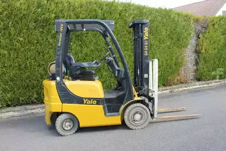Gázüzemű targoncák 2017  Yale GLP16VX (2)