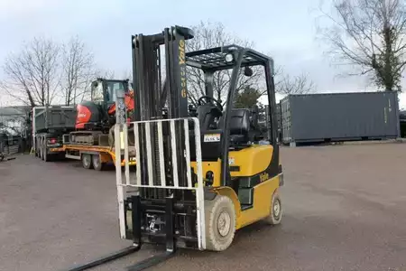 Gázüzemű targoncák 2017  Yale GLP16VX (1)