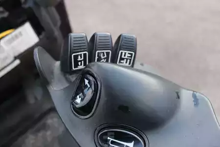 Gázüzemű targoncák 2017  Yale GLP16VX (7)