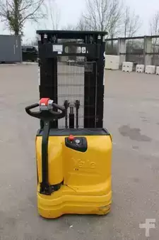 VZV s plošinou pro řidiče 2015  Yale MS12AC (4)