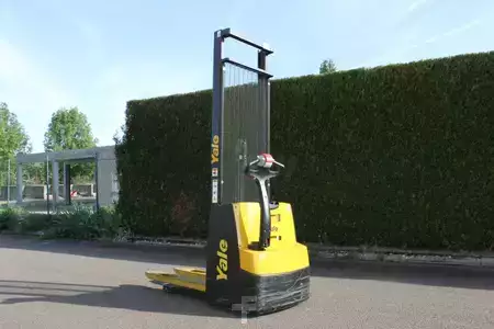 VZV s plošinou pro řidiče 2019  Yale MS10E (1)