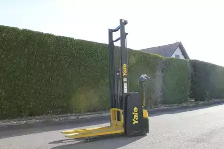 VZV s plošinou pro řidiče 2019  Yale MS10E (2)