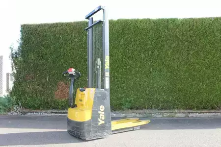 VZV s plošinou pro řidiče 2019  Yale MS10E (3)