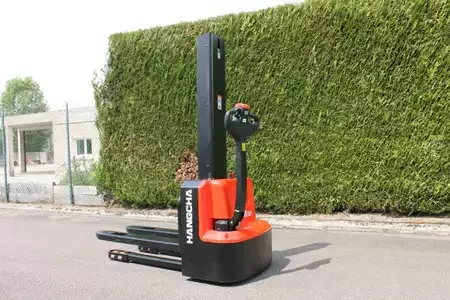 VZV s plošinou pro řidiče 2026  HC (Hangcha) CDD12 (1)