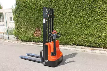 Stackers Stand-on 2026  SIGMA CL1030J (2)