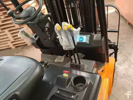 Stacker de condutor em pé 2025  UN Forklift FTB18-VZNQ (2)
