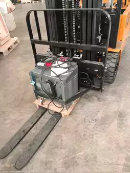 Stacker de condutor em pé 2025  UN Forklift FTB18-VZNQ (9)