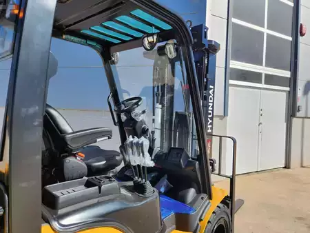 Gerbeurs à conducteur porté debout 2025  Hyundai 30DE-9V (5)