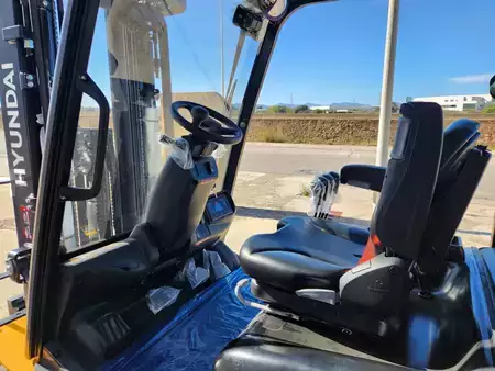 Gerbeurs à conducteur porté debout 2025  Hyundai 30DE-9V (6)