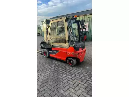 Elektromos 4 kerekű 2018  Linde E30L 2018 Triplex Freelift Fork positioner (2)