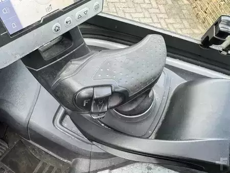 Chariots électriques à 4 roues 2020  Still RX60-35 TPX Freelift Sideshift (8)