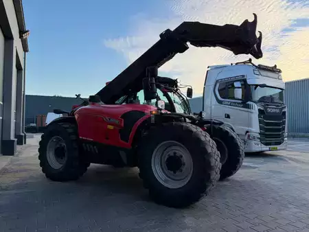 Verreikers (vast) 2022  Manitou MLT635-130 (2)
