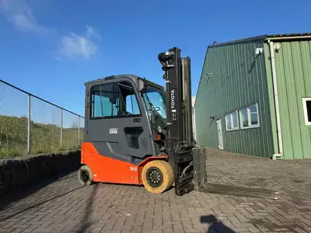 Elektro 4 Rad 2017  Toyota 8FBMT35 1509 uur Inclusief lader (2)