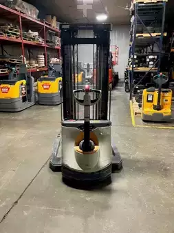 Apilador eléctrico 2016  Crown SX3000-40 (4)