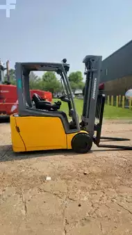 Diesel heftrucks 2016  Jungheinrich EFG220 (8)