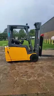 Diesel heftrucks 2016  Jungheinrich EFG220 (1)