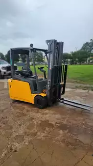 Diesel heftrucks 2016  Jungheinrich EFG220 (2)