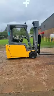 Diesel heftrucks 2016  Jungheinrich EFG220 (1)