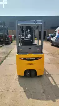 3-wiel elektrische heftrucks 2016  Jungheinrich EFG220 (6)