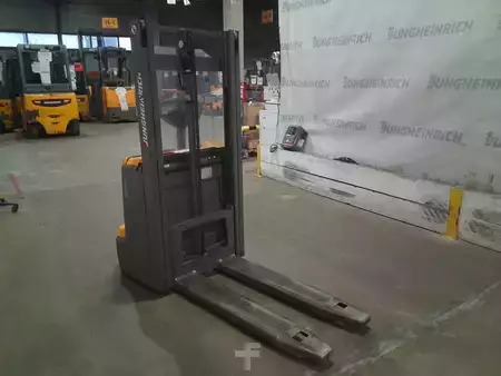 Pallet Stackers 2019  Jungheinrich EJC 110 115-250 ZT (4)