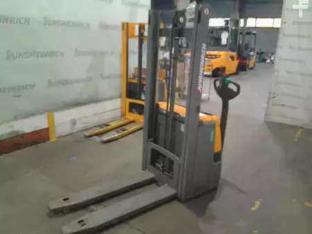 Pallet Stackers 2020  Jungheinrich EJC 110 115-290 ZT (4)