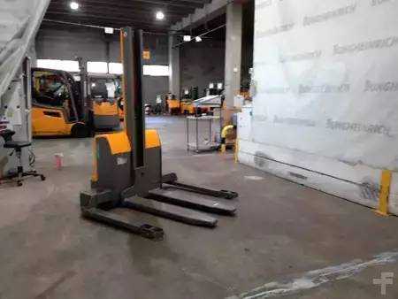 Pallet Stackers 2020  Jungheinrich EMC B10 (3)