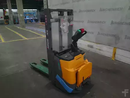 Stacker stå på 2025  Jungheinrich ERC 110zi (1)