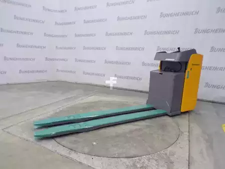 Porta-paletes elétrico com assento 2019  Jungheinrich ESE 120 (2)