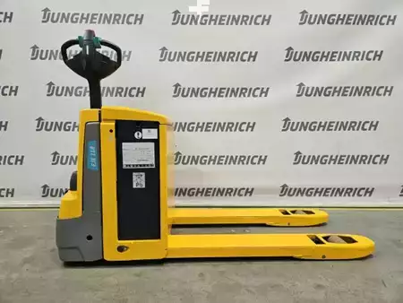 Porta-paletes elétrico 2018  Jungheinrich EJE 118 115-67 (8)