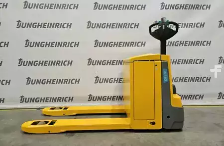 Porta-paletes elétrico 2018  Jungheinrich EJE 118 115-67 (9)