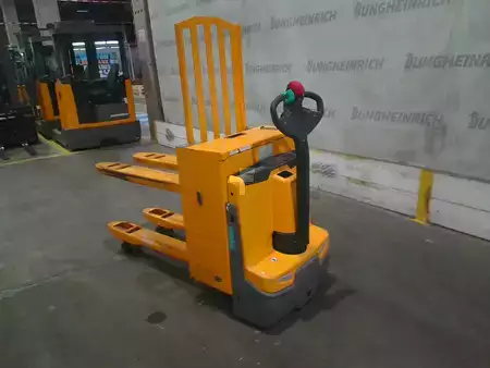 Transpallet elettrici 2019  Jungheinrich EJE C20 (2)